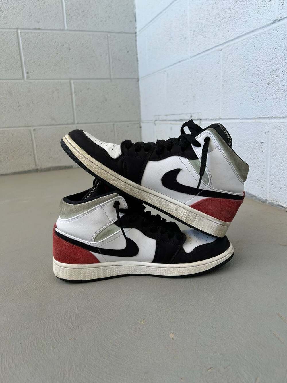 Nike Air Jordan 1 Mid SE 'Union Black Toe' Sneakers